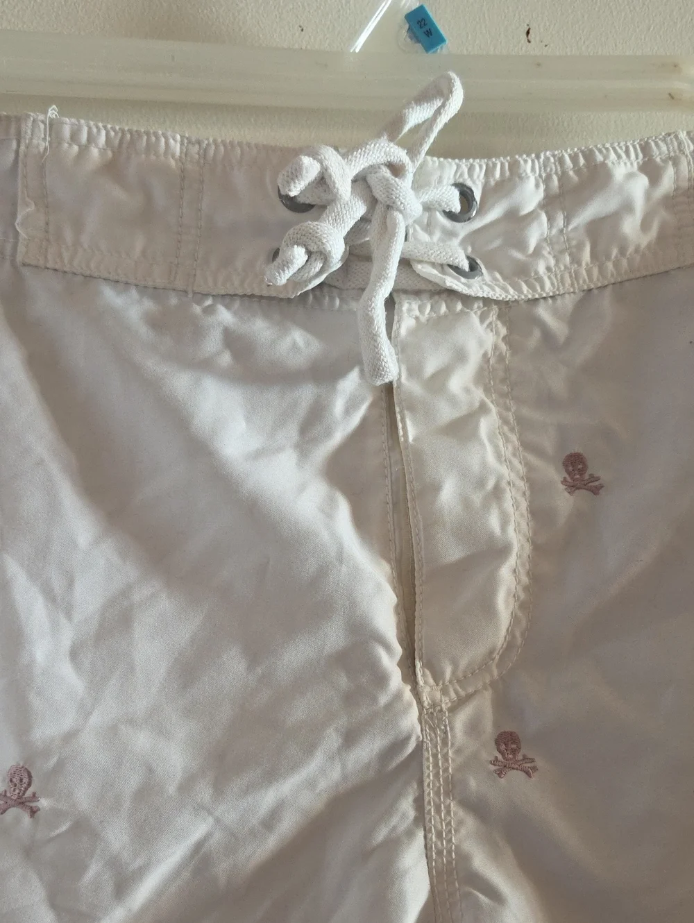 Old Navy White Swim Shorts with Gray Embroidered Skulls Size XXL